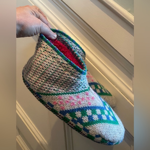 Women’s M Bombas Gripper Slippers - Picture 2 of 5